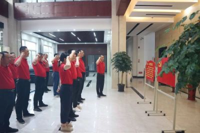 永遠(yuǎn)跟黨走，奮進(jìn)新征程